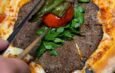 Pizza ve kebap bir araya geldi!